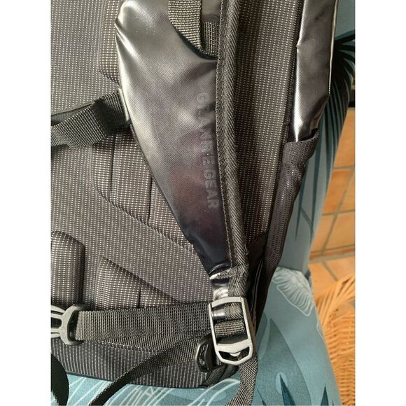 Granite Gear Rift Hydration Backpack Hiking Day Pack SHINY BLACK Water Resistant - Picture 10 of 11